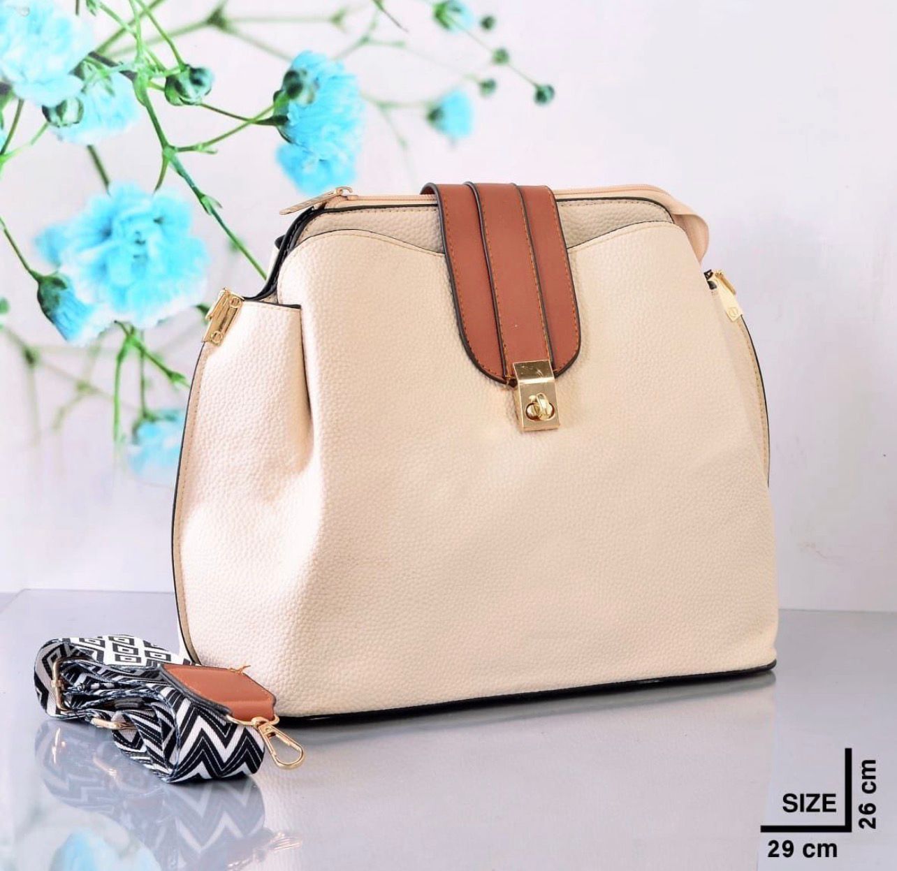 "شنطة كروس حريمي بتصميم راقي - يد عريضة مزخرفة وقفل ذهبي (ألوان شيك)"