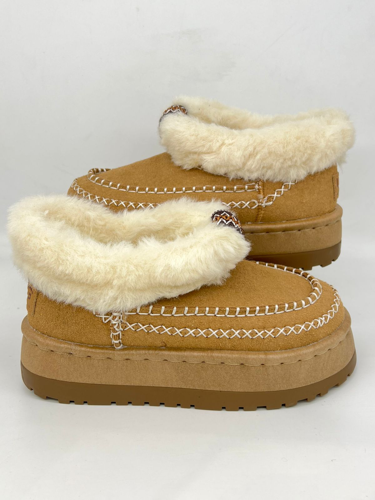 بوت Platform شتوي حريمي مع فرو وتطريز حياكة - موديل 2026