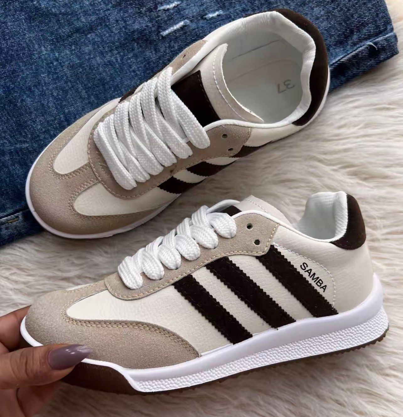 حذاء رياضي كلاسيكي تصميم "Samba" - ألوان مميزة للمسة عصرية