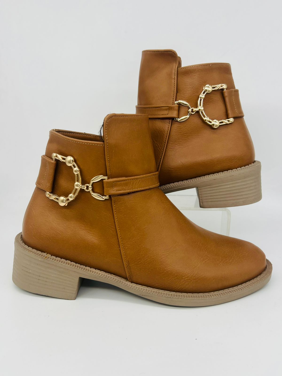 بوت نسائي أنيق قصير جلد الثعبان - إبزيم فضي