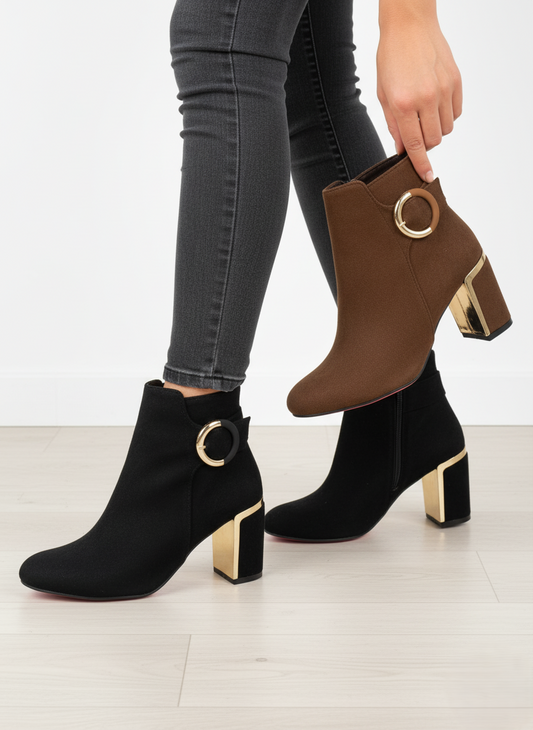 بوت قصير أسود أنيق شمواه بكعب ذهبي عريض - إبزيم دائري فاخر