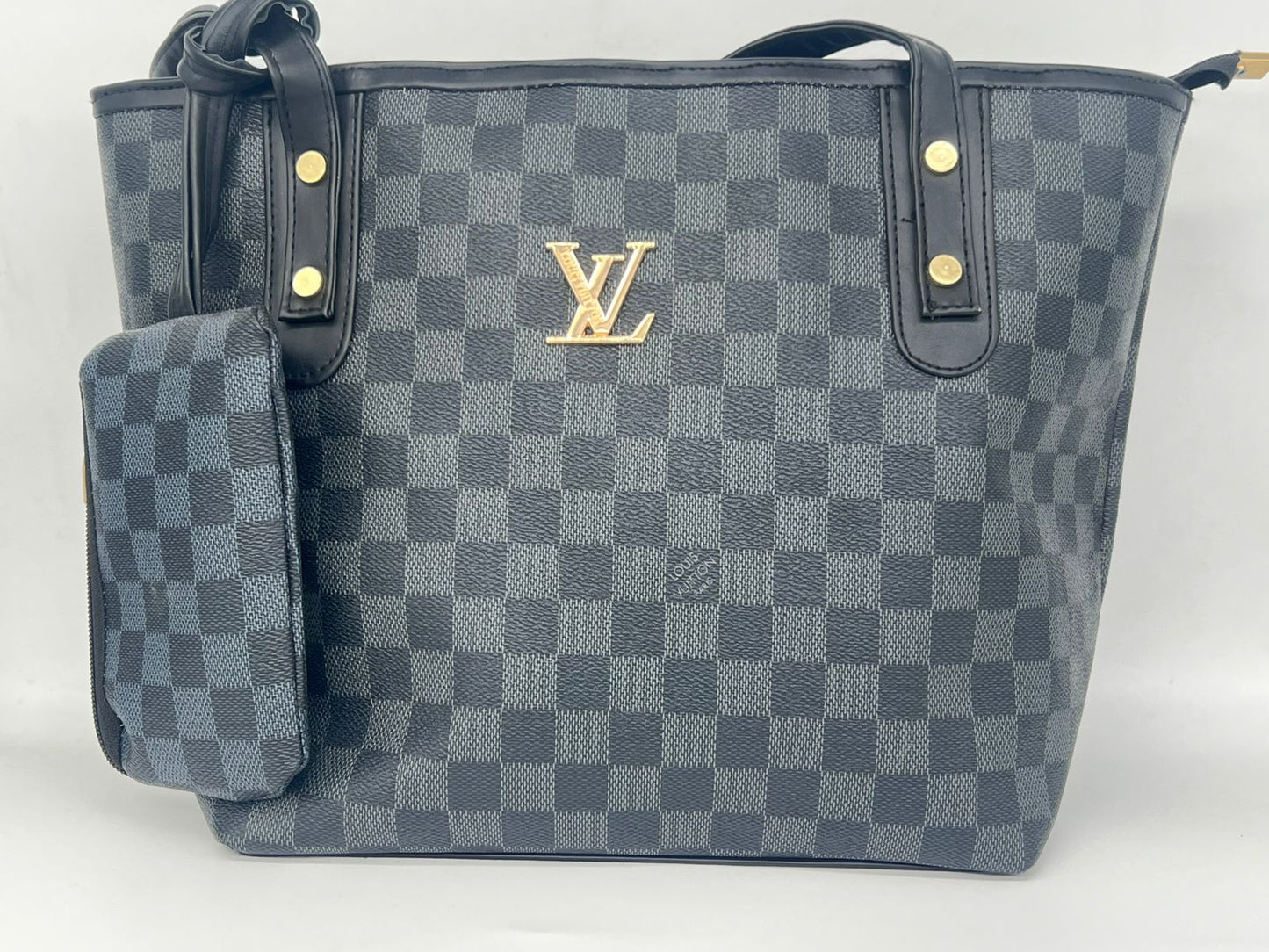 "شنطة توت باج حريمي كبيرة - لوجو LV Style - عملية وألوان مميزة (مع محفظة)"