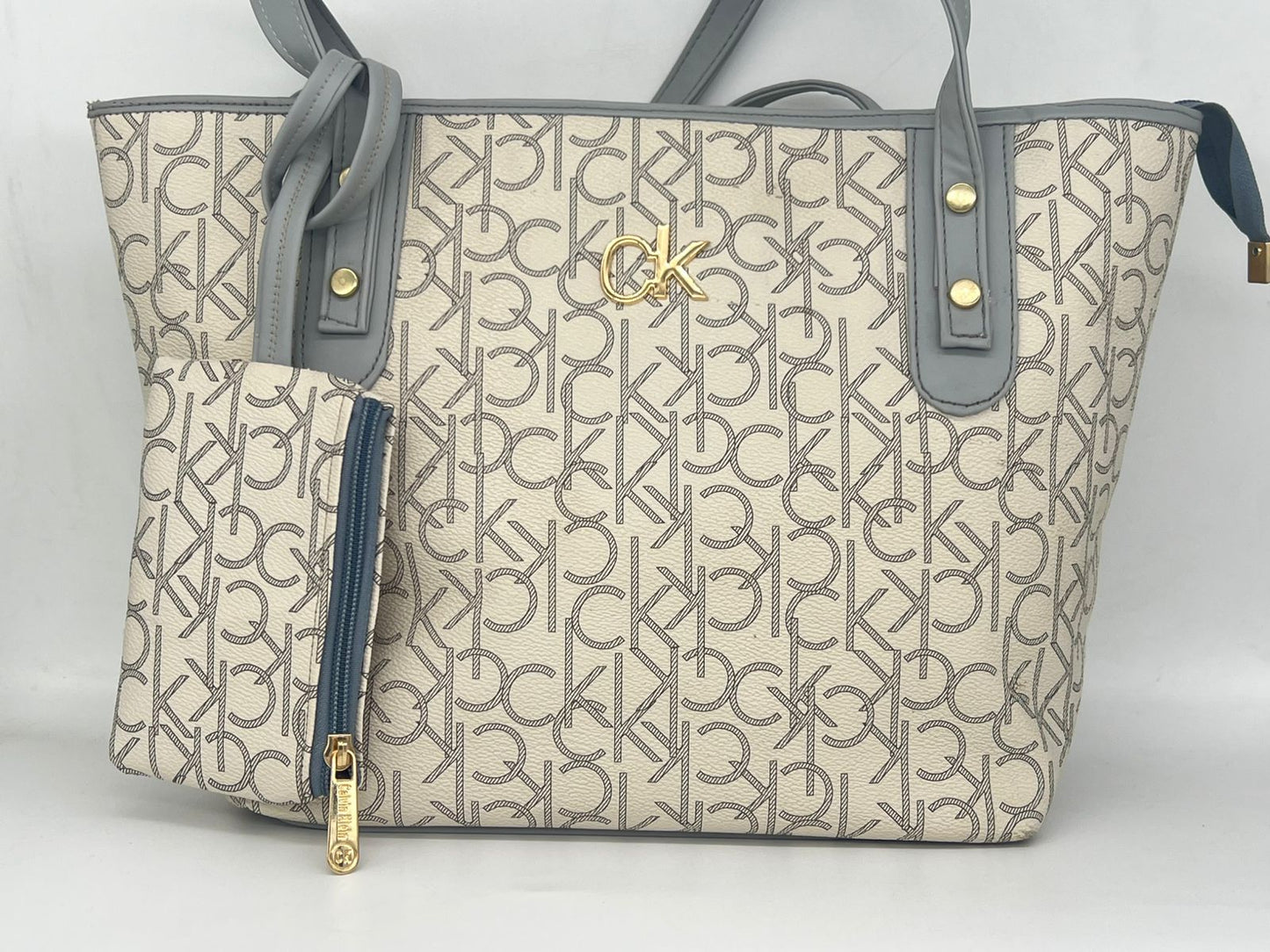 "شنطة توت باج حريمي - جلد لوجو CK Style - عملية وشيك (بـ محفظة صغيرة)"