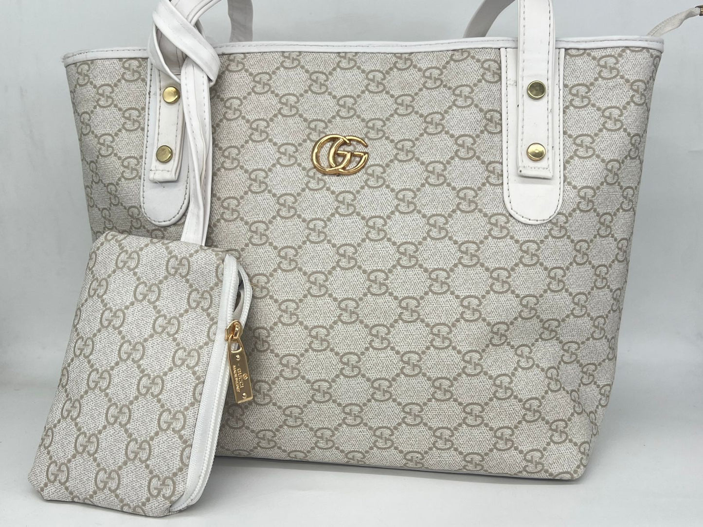 "شنطة توت باج حريمي - جلد لوجو ماركة عالمية - عملية وشيك (بـ محفظة صغيرة)"