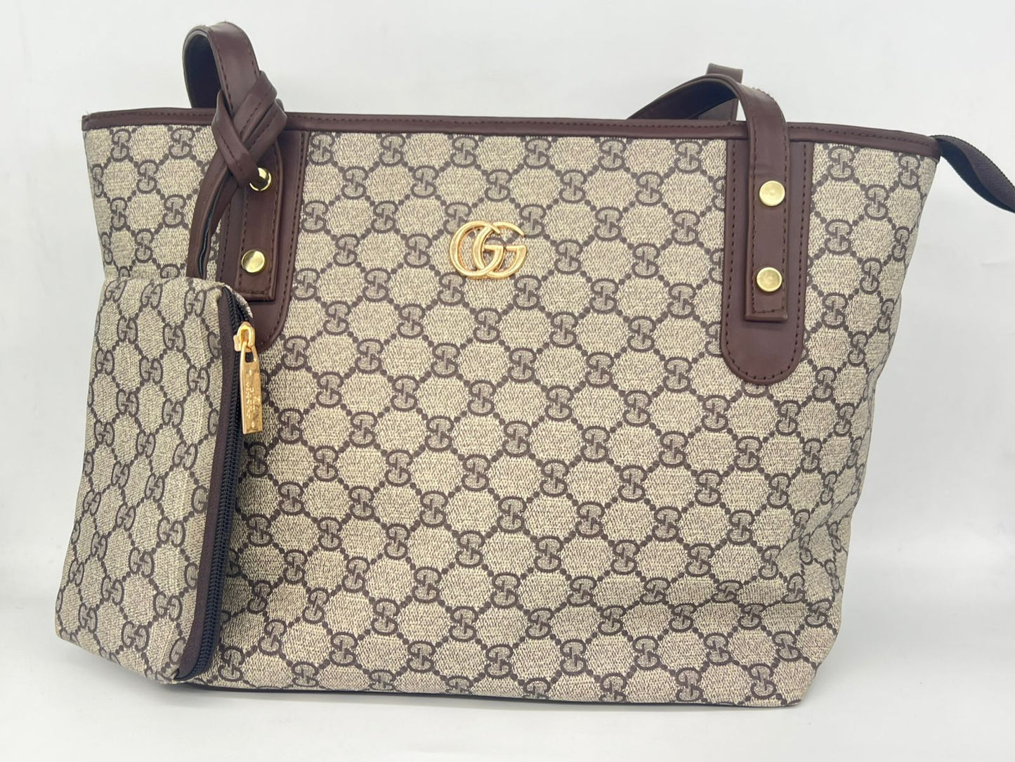 "شنطة توت باج حريمي - جلد لوجو ماركة عالمية - عملية وشيك (بـ محفظة صغيرة)"