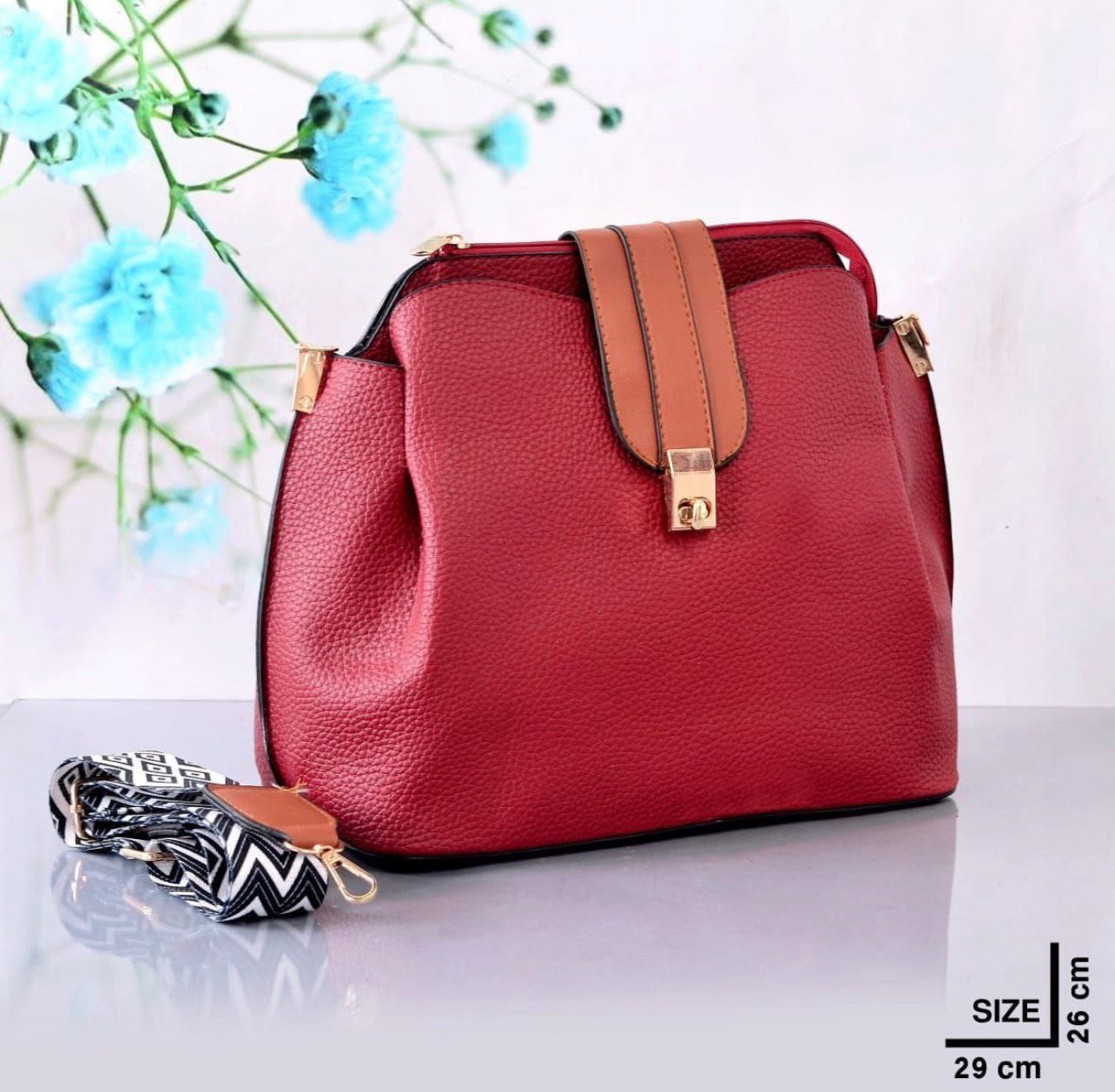 "شنطة كروس حريمي بتصميم راقي - يد عريضة مزخرفة وقفل ذهبي (ألوان شيك)"