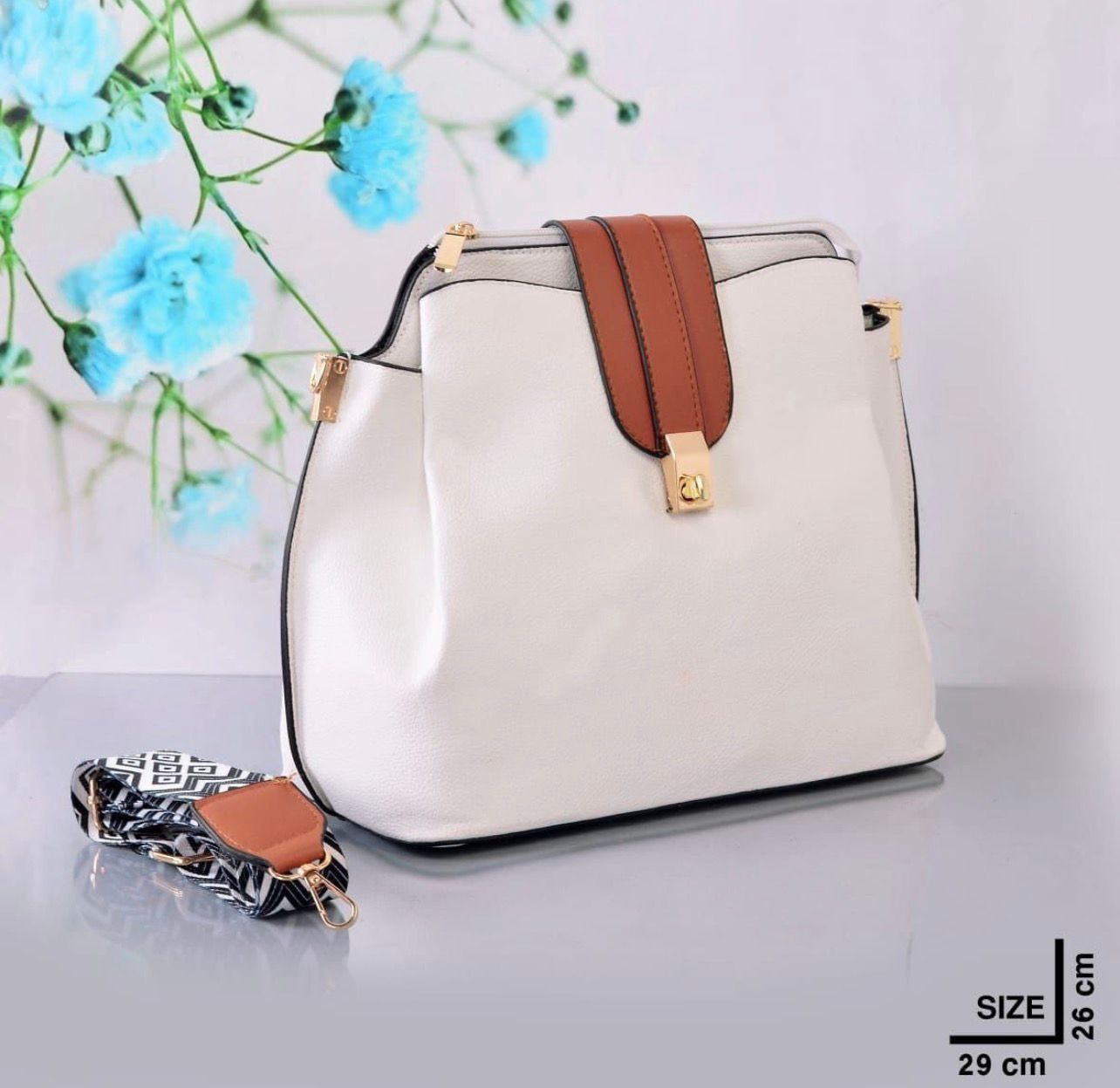 "شنطة كروس حريمي بتصميم راقي - يد عريضة مزخرفة وقفل ذهبي (ألوان شيك)"