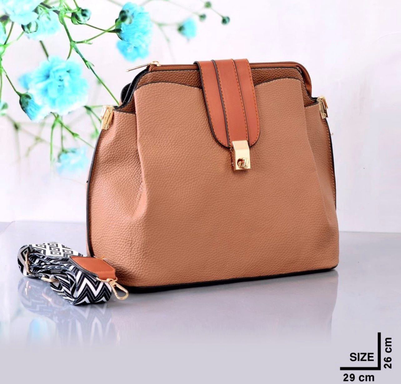 "شنطة كروس حريمي بتصميم راقي - يد عريضة مزخرفة وقفل ذهبي (ألوان شيك)"