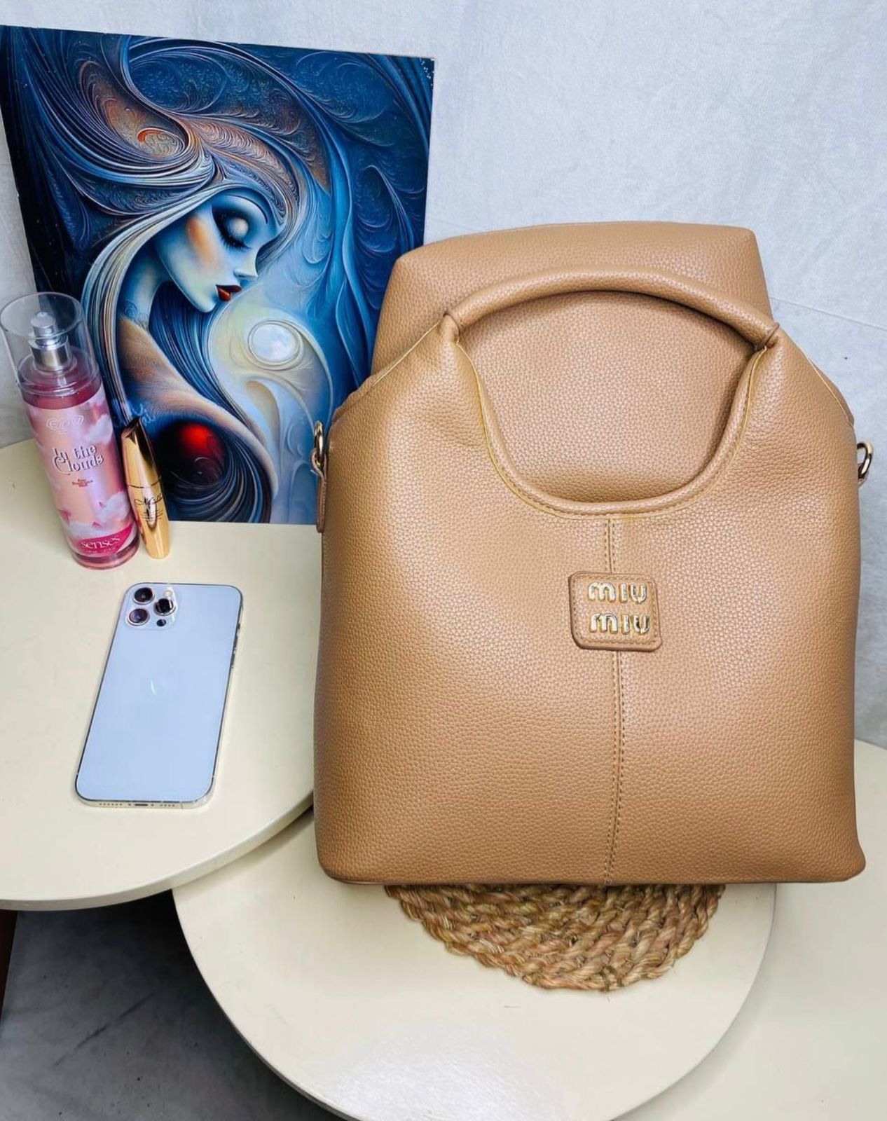 "شنطة كتف حريمي كلاسيك - تصميم شيك بـ سلسلة ذهبية أنيقة (ألوان سادة)"