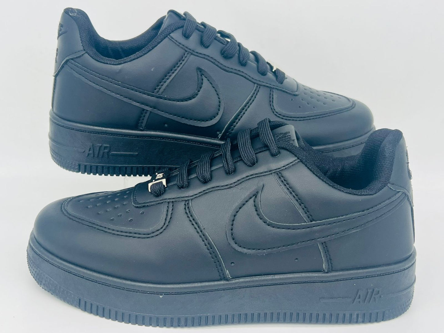 كوتشي إير فورس حريمي أبيض و اسود  2026 احدث صيحات الموضة