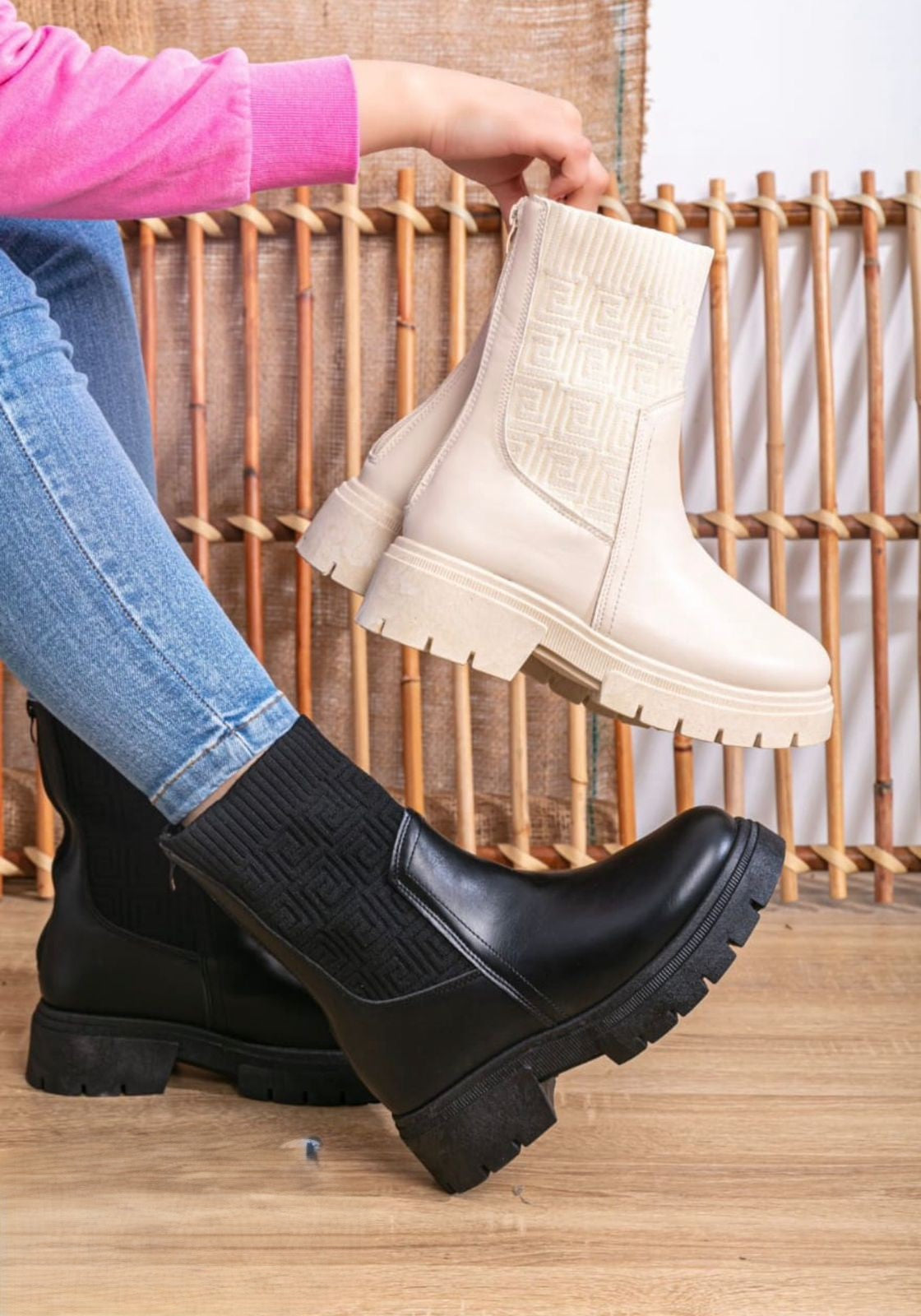 بوت كاحل أسود جلد ونعل سميك (Chunky) - بتفاصيل محبوكة هندسية