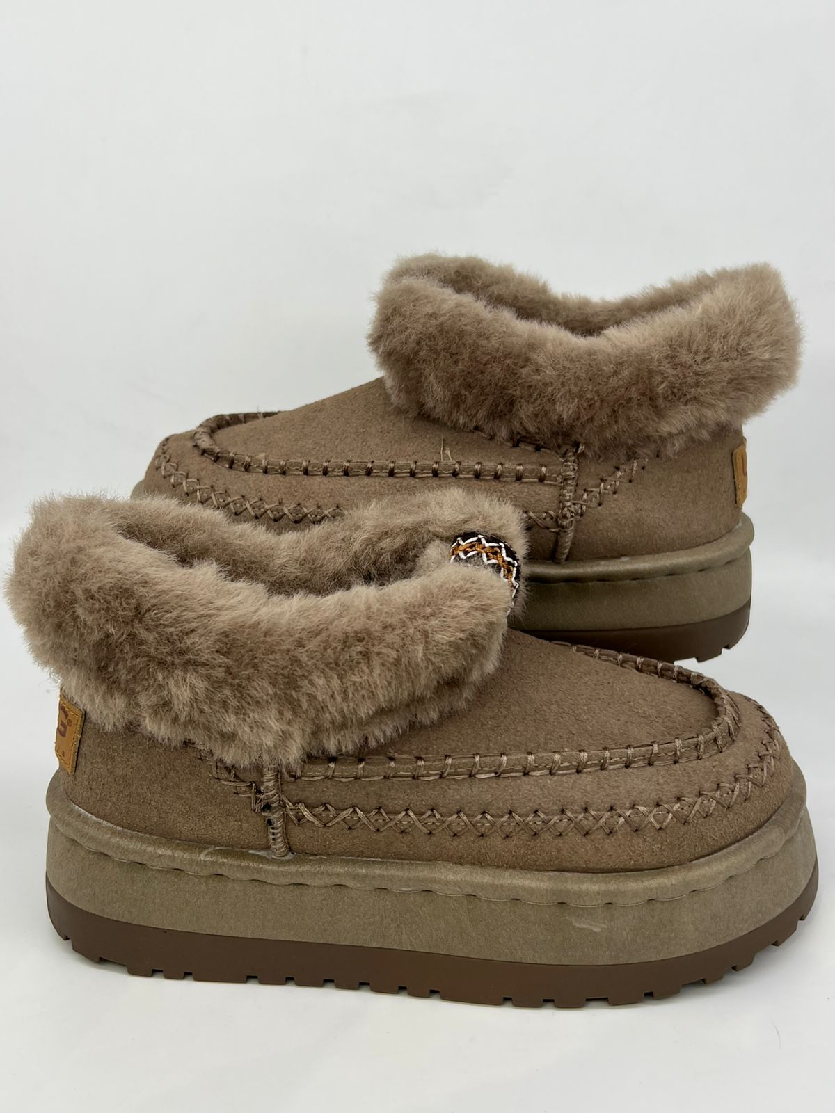 بوت Platform شتوي حريمي مع فرو وتطريز حياكة - موديل 2026