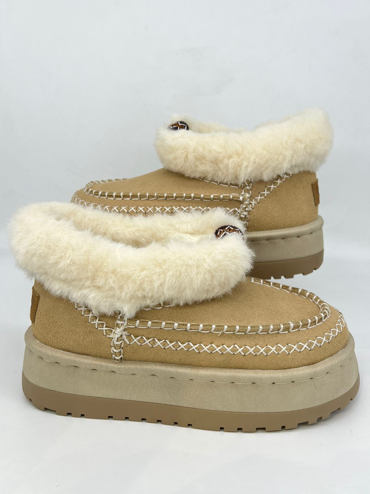 بوت Platform شتوي حريمي مع فرو وتطريز حياكة - موديل 2026