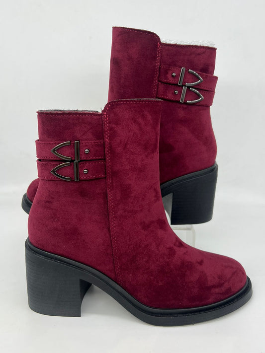 فخامة الشمواه: بوت الكاحل بالكعب العريض للمسة درامية