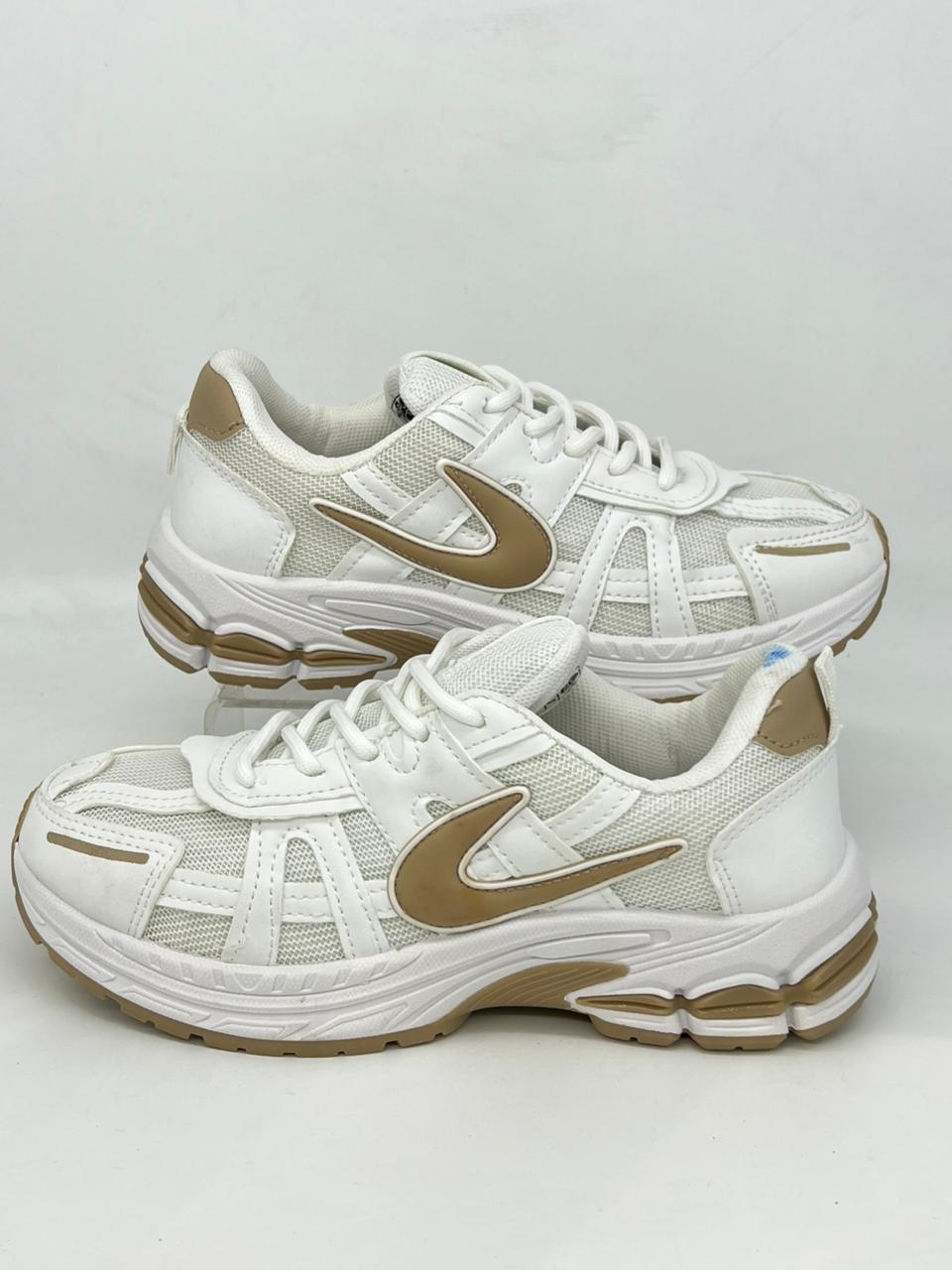 نايكي 2026 — حذاء نسائي ذهبي × بيج × أبيض