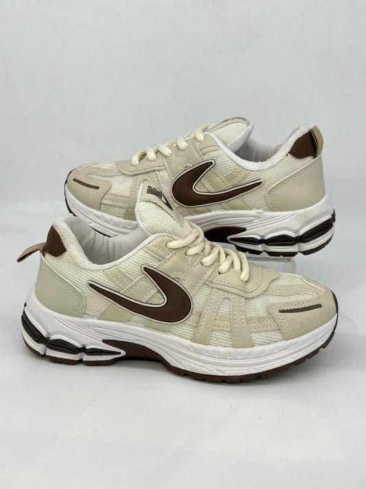 نايكي 2026 — حذاء نسائي ذهبي × بيج × أبيض