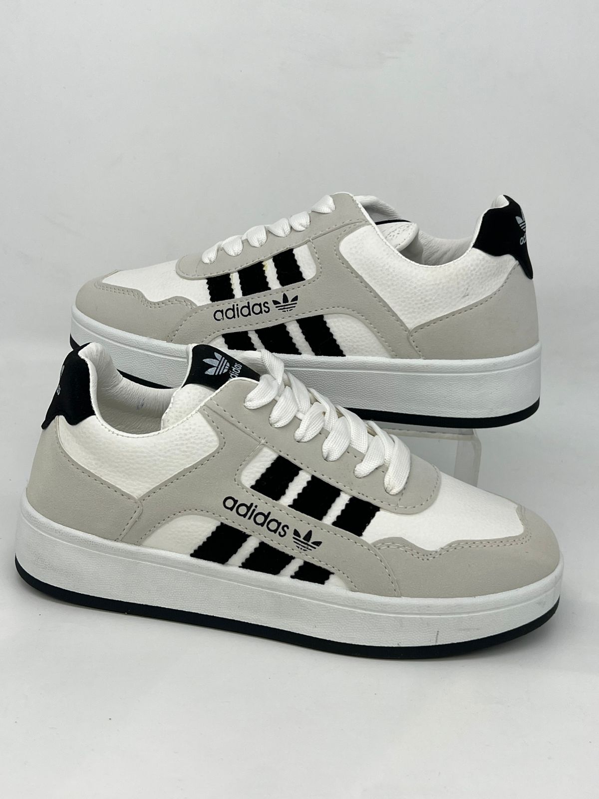 كوتشي أديداس كاجوال كلاسيك (سنيكرز) - شياكة وراحة لأي خروجة!