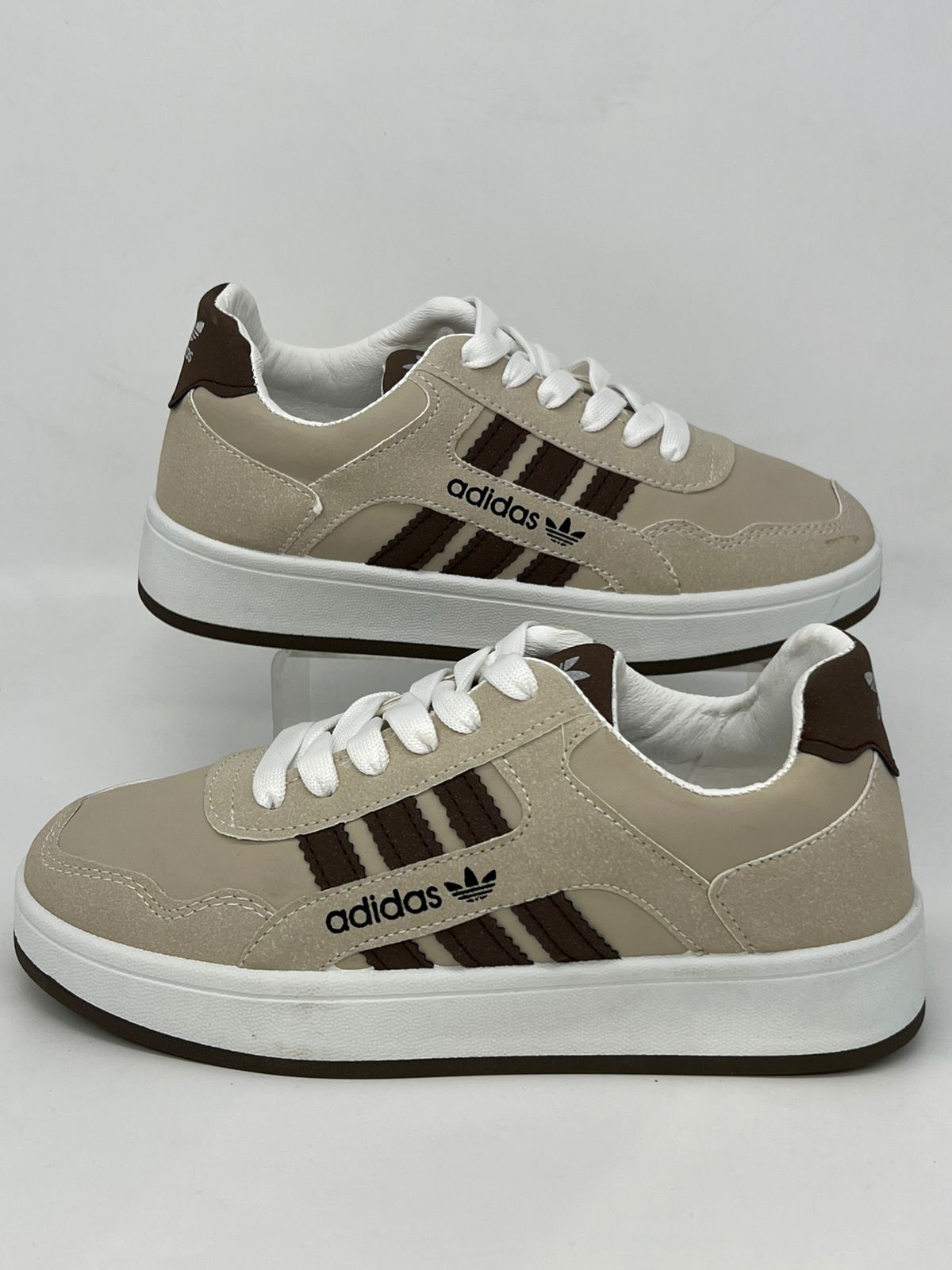 كوتشي أديداس كاجوال كلاسيك (سنيكرز) - شياكة وراحة لأي خروجة!