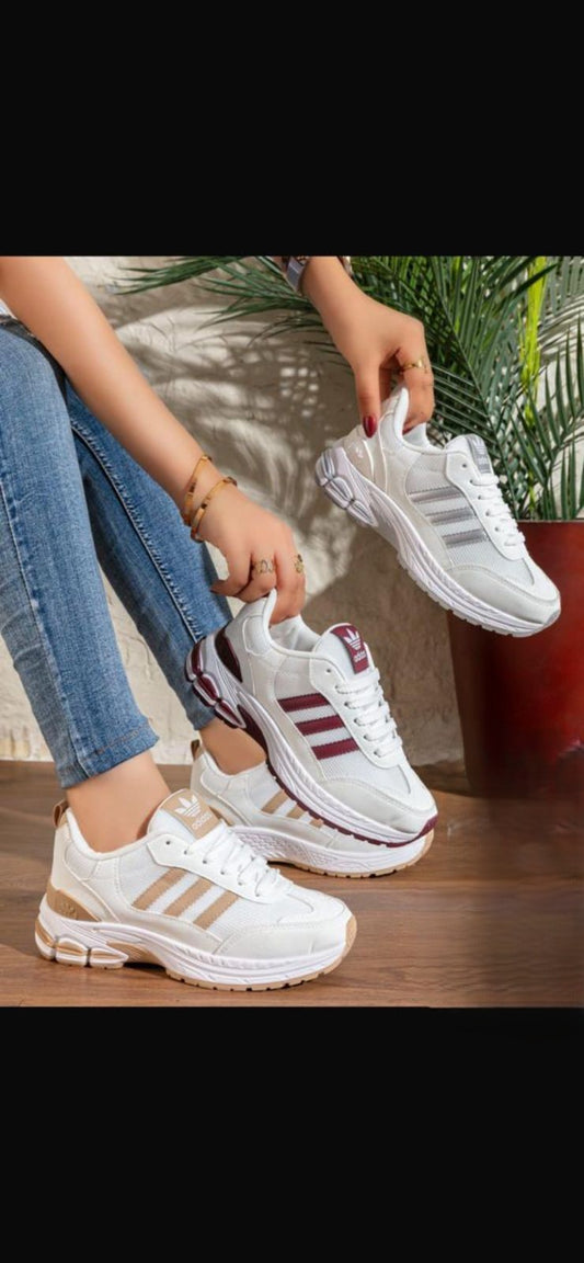 "كوتشي رياضي أديداس ستايل - مريح وخفيف بألوان  2026!"