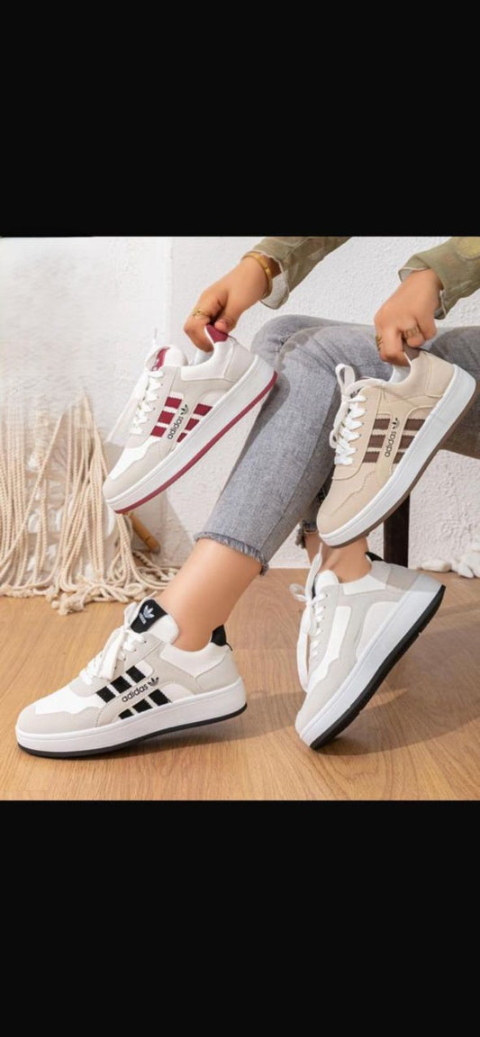 كوتشي أديداس كاجوال كلاسيك (سنيكرز) - شياكة وراحة لأي خروجة!