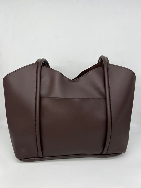 ✨ الأناقة والعملية في حقيبة واحدة!