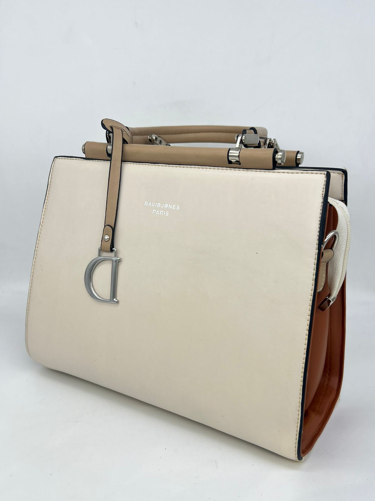 شنطة العمل والجامعة: أناقة جلدية متعددة الألوان