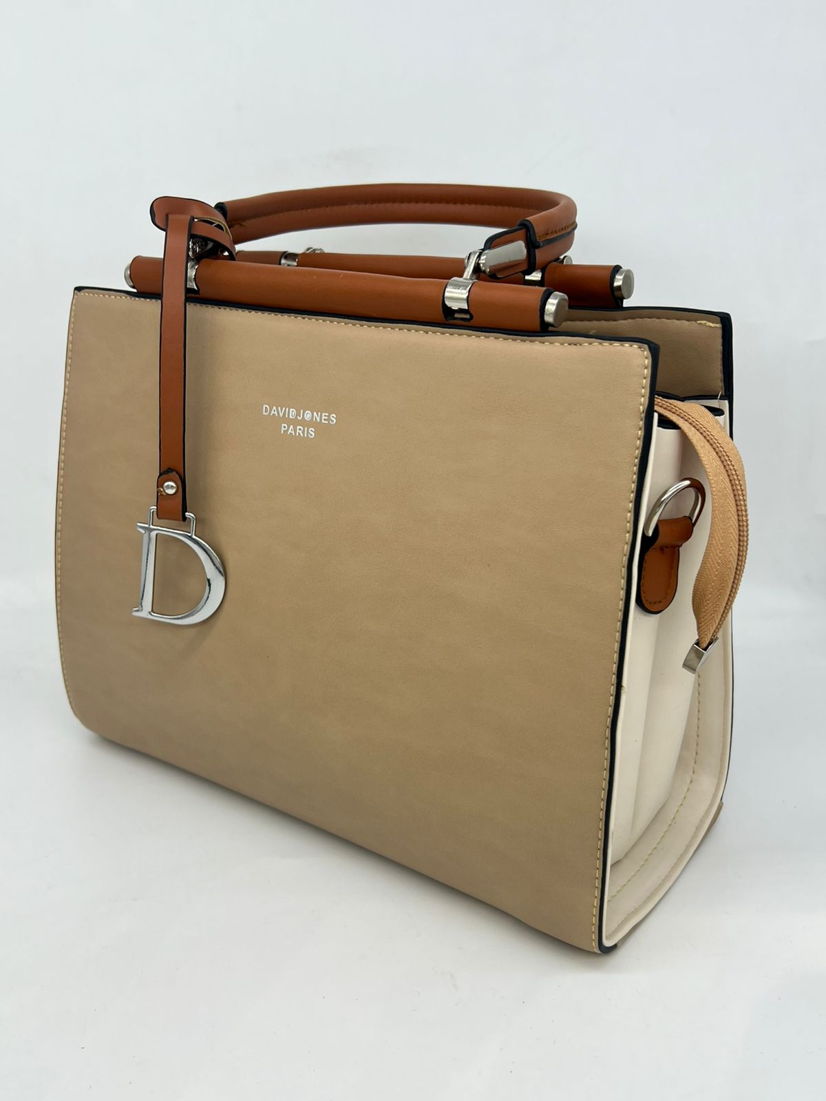 شنطة العمل والجامعة: أناقة جلدية متعددة الألوان