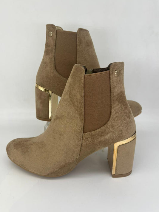 "بوت حريمي شمواه كعب عريض - مستورد - تفصيلة معدن ذهبي فاخرة (سواريه وكاجوال شيك)"