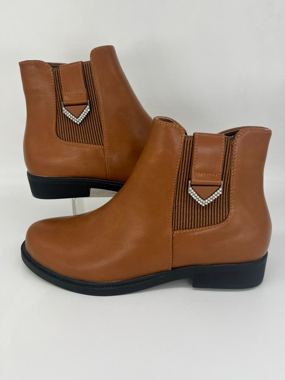 البوت الشتوي (Ankle Boot - Flat - بـ قطعة ماس)