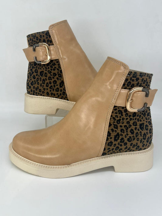 "أنكل بوت حريمي شتوي جلد النمر (Leopard Print) - نعل سميك وحزام ذهبي!"