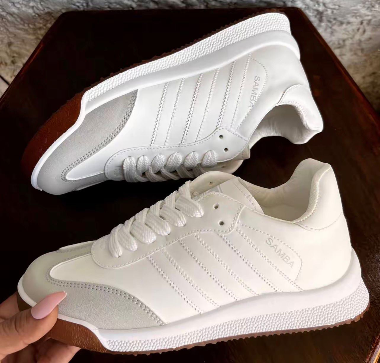 حذاء رياضي كلاسيكي تصميم "Samba" - 8 ألوان مميزة للمسة عصرية