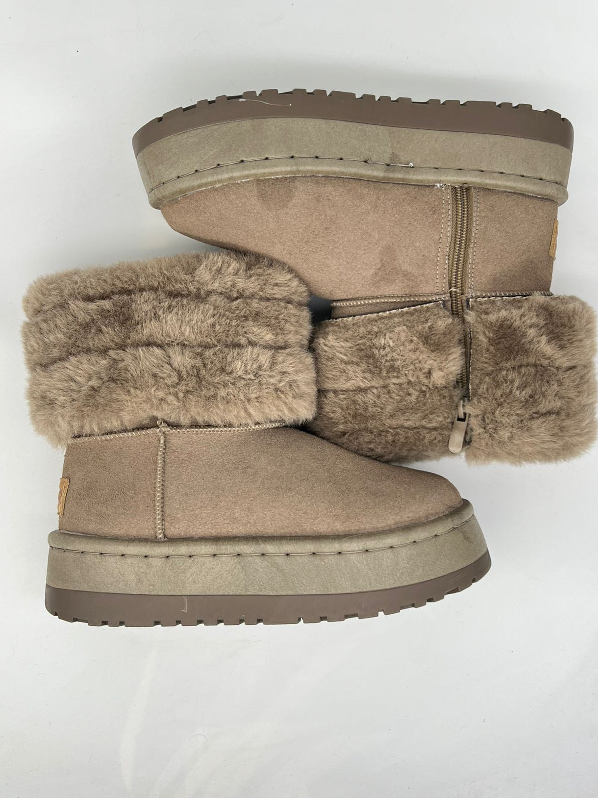 راحة لا تُضاهى: البوت الشتوي الكلاسيكي بنعل المشي