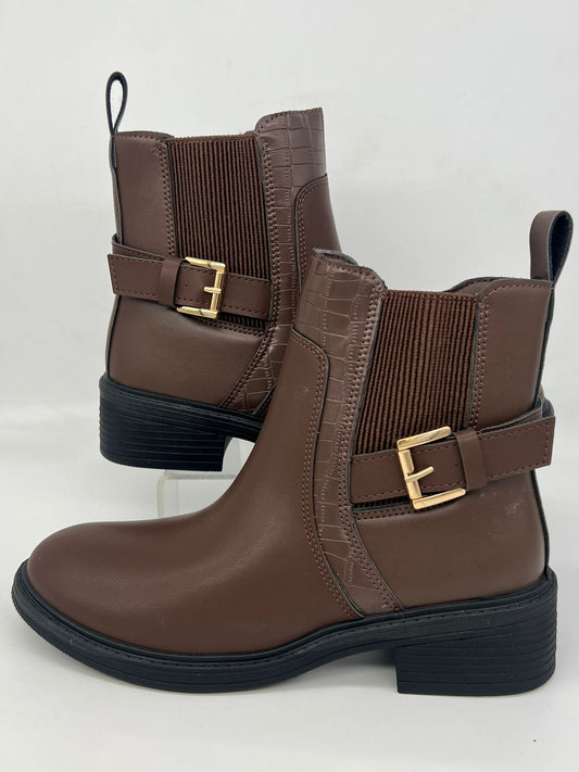 سرعة الأناقة: بوت تشيلسي سهل الارتداء للمرأة العملية